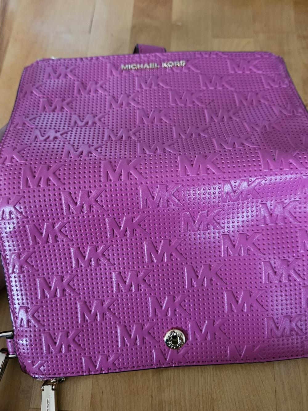 Michael Kors Hot Pink Embossed MK Zip Wallet - Picture 3 of 7